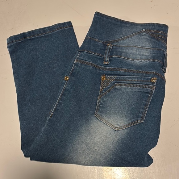 Tush Push High Waist Blue Denim Capris Jeans - Picture 1 of 11